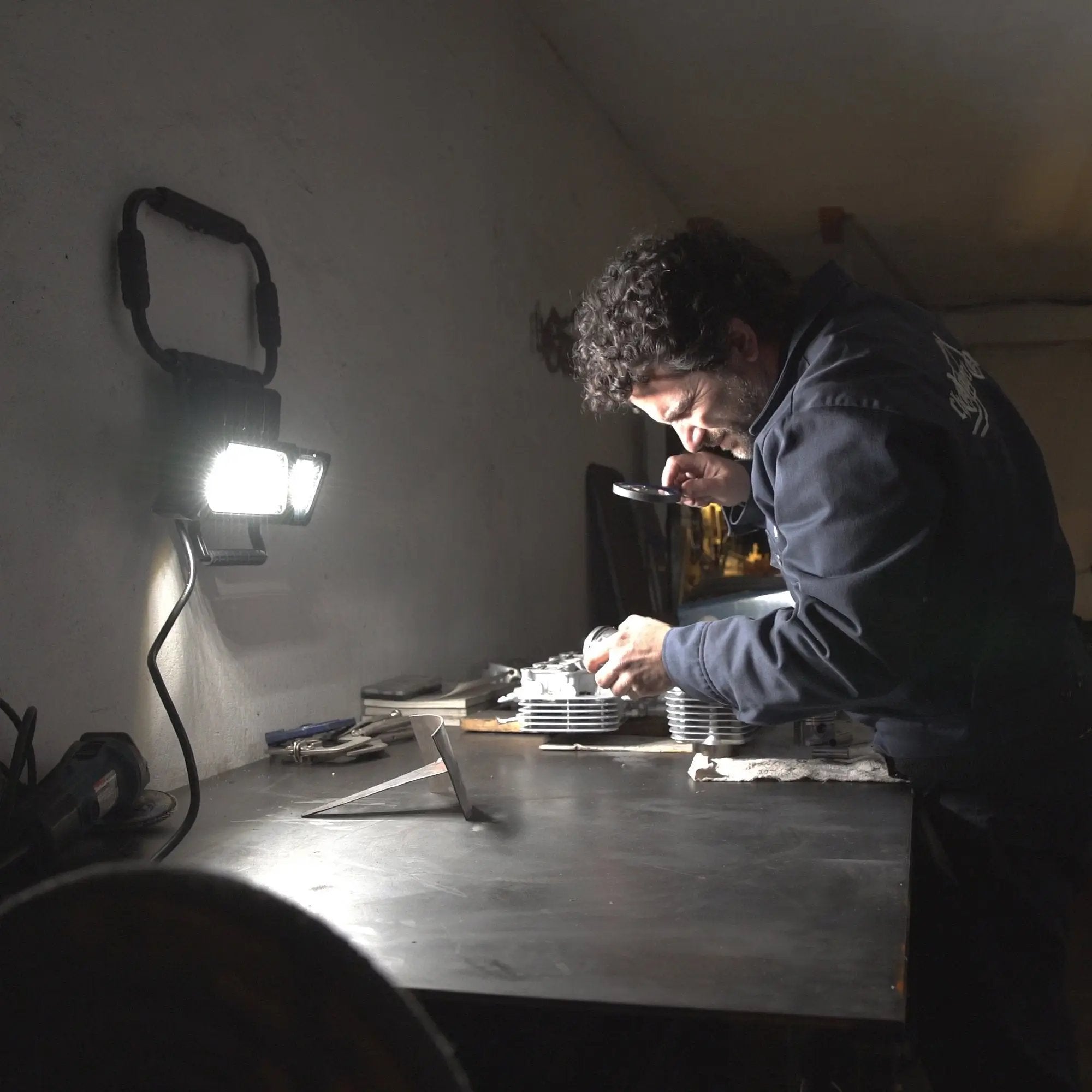 Koda LED Work Light with Power Outlets - Bright 2500 Lumens – KODA